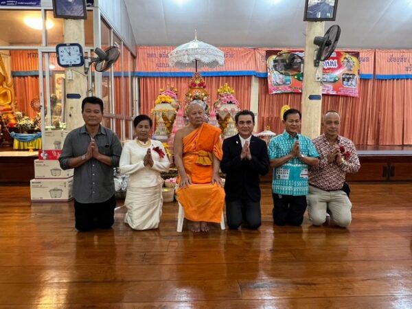 ชลบุรี-พุทธศาสนิกชน จากทั่วประเทศร่วมบุญทอดกฐินสามัคคีวัดหัวถนนอย่างล้นหลาม