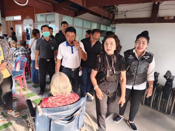 นครปฐม-ทีมงานกลุ่มบ้านใหญ่ใจดี พร้อมกับทีมงานกลุ่มชาวบ้านนครปฐม