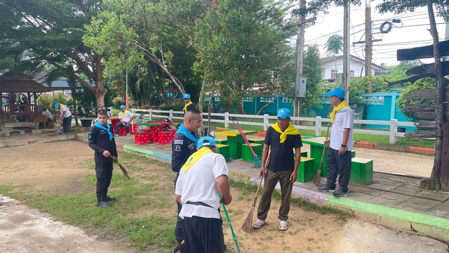 ปัตตานี.- หน่วยเฉพาะกิจกรมทหารพรานที่ 44 ระดมจิตอาสาพัฒนาสถานศึกษาในพื้นที่ 4 อำเภอของปัตตานี ต่างมาตรวจตราสภาพพื้นที่ เพื่อเตรียมความพร้อมก่อนเปิดภาคเรียนใหม่นี้