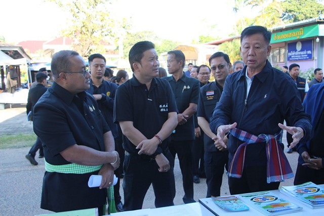 ร้อยเอ็ด…รมช.มหาดไทย ติดตามสถานการณ์น้ำท่วมและยาเสพติด และรับฟังปัญหาประชาชน ที่อำเภอเสลภูมิ จังหวัดร้อยเอ็ด