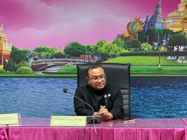 ร้อยเอ็ด…พ่อเมืองร้อยเอ็ดนั่งหัวโต๊ะ รับฟัง“ปม”ผู้ปกครองนักเรียนค้างค่าเทอมโรงเรียน เป็นเหตุให้เด็กเสียโอกาสเข้าสอบ ร้องศูนย์ดำรงธรรมจังหวัดช่วย