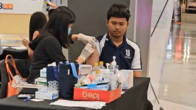 สงขลา-หาดใหญ่ น้ำลด ฉีดวัคซีนฟรี กันไข้หวัดใหญ่ 350 โดส