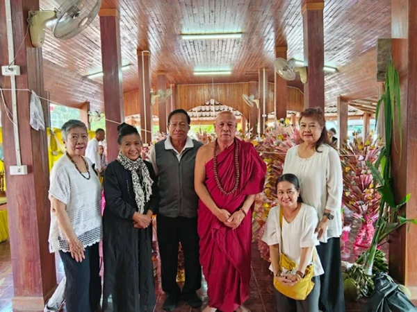 ลำปาง-คณะศิษย์ พระครูบาแสงทิพย์ สังวโร ปลี้มบุญผ้าป่าสามัคคี ณ. วัดท่ามะเกว๋น ต.แม่ปะ อ.เถิน จ.ลำปาง