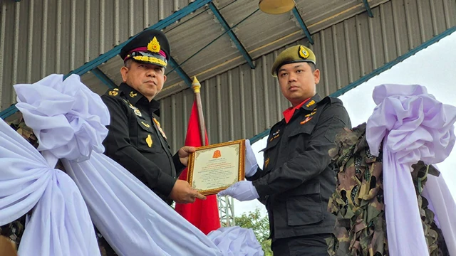 พิษณุโลก มทบ.39 จัดพิธีสวนสนามนักศึกษาวิชาทหารพิษณุโลก- สุโขทัย 800 นาย ปลุกจงรักภักดีสถาบันชาติ