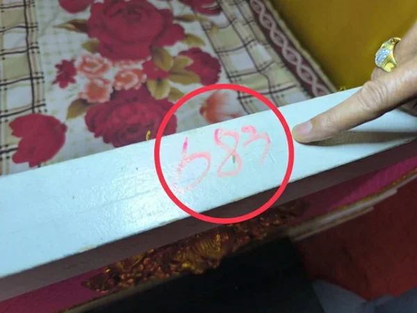 นครนายก – สายมูศรัทธาเดินทางเข้าพิธีนอนโลงศพวัดหลวงพ่อปากแดงจังหวัดนครนายก พร้อมส่องเลขเด็ดขอบโลงใกล้วันหวยออก