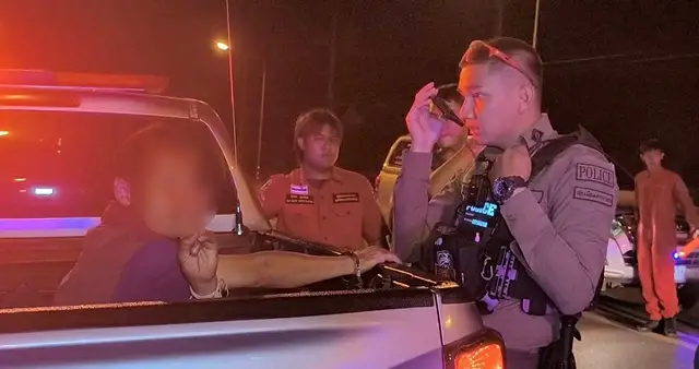 นครนายก ชาวบ้านโทรแจ้งตำรวจพบชายนั่งกลางถนนเกรงจะถูกรถชนได้รับอันตราย