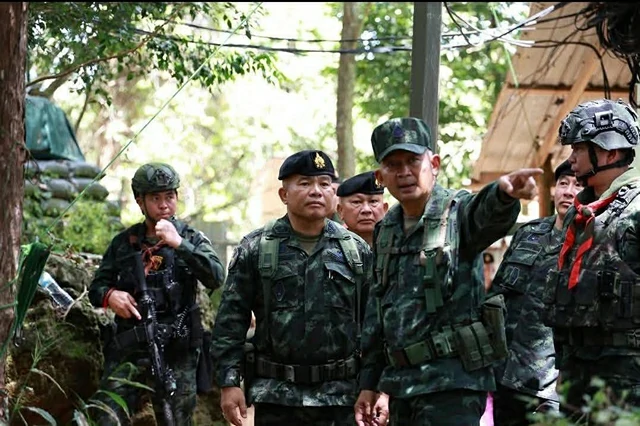 เปิดภาพเบื้องหลังปฏิบัติการเนิน 350 ภารกิจ 120 ชม. บทพิสูจน์ “แม่ทัพภาคที่ 2” ผู้นำการรบเพื่อชัยชนะ อย่างสมศักดิ์ศรี เพื่อทำลายภัยคุกคามให้สิ้นสภาพ