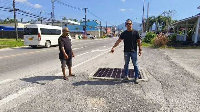 พังงา-ชาวบ้านทับละมุสุดทน!! ดินคูน้ำสองข้างทางทรุดแรมปีไร้หน่วยงานแก้ไขแบบยั่งยืน