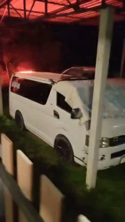 พังงา-ชวนขนหัวลุกวงจรปิดจับภาพ!!กู้ภัยตะกั่วป่าหลังรับส่งร่างผู้เสียชีวิตนำรถกลับสู่ที่ตั้งปิดระบบทุกอย่างจู่ๆไฟฉุกเฉินติดเอง คาดวิญญานอาจจะมาขอบคุณ จนท.