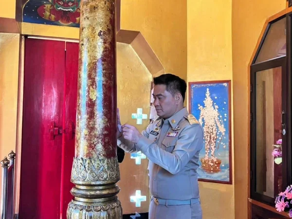 ปทุมธานี นายดงพล รุจิธรรมธัช รองผู้ว่าราชการจังหวัดปทุมธานี เข้าสักการะสิ่งศักดิ์สิทธิ์ประจำจังหวัด ในวันแรกของการเข้ารับตำแหน่ง