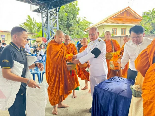 ปทุมธานี–ทต.บางพูน ทำบุญตักบาตร-เจริญพระพุทธมนต์ ถวายพระกุศลในวันพ่อ 5 ธ.ค. 2568