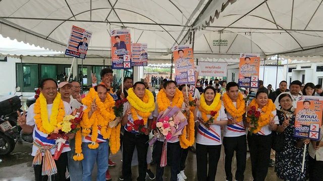 ปทุมธานี เกือบตาย อดีต สส.อนาวิล ขี่ซาเล้งลุยฝนสมัคร ชิงนายก อบต.คลองสาม เบอร์ 2 คว่ำ เจ็บทั่วหน้าประกาศพร้อมแก้ ปัญหาหมักหมม ดันคลองสามสู่ เทศบาลเมือง