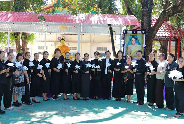 กาฬสินธุ์ประดิษฐ์ดอกแคทลียาควีนสิริกิติ์ถวายเป็นพระราชกุศล