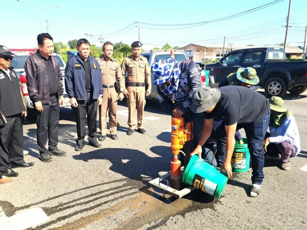 พิจิตร-ป.ป.ช.พิจิตรลงพื้นที่เจาะตรวจถนนงบ1,413ล้านสร้างเสร็จช้าแต่พังเร็วใช้งานไม่ถึงปีพบถนนชำรุด7,000ตารางเมตรสั่งเร่งซ่อมเปิดการจราจรช่วงเทศกาลปีใหม่