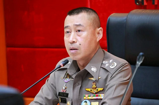 รอง ผบ.ตร. ชื่นชมตำรวจจราจร-ตำรวจทางหลวง ทำงานเพื่อประชาชน ดูแลเส้นทางให้ทุกครอบครัวเดินทางอย่างปลอดภัยช่วงหยุดยาว