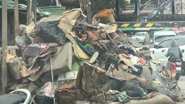 สงขลา-นครหาดใหญ่จะส่งท้ายปีเก่า ต้อนรับปีใหม่ อีก 4 – 5 วัน บางจุด ขยะยังกองเท่าภูเขา