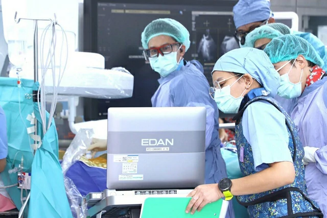 ขอนแก่น – ศูนย์หัวใจสิริกิติ์ฯ มข.ชูศักยภาพการรักษา “TAVI” เปลี่ยนลิ้นหัวใจเอออร์ติกโดยไม่ต้องผ่าตัด เพื่อผู้ป่วยสูงอายุเข้าถึงการรักษาที่ปลอดภัยขึ้น