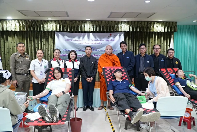 ฉะเชิงเทรา-ผู้ว่าราชการจังหวัดฉะเชิงเทรา / นายกเหล่ากาชาดจังหวัดฉะเชิงเทรา ตรวจเยี่ยมหน่วยรับบริจาคเลือด