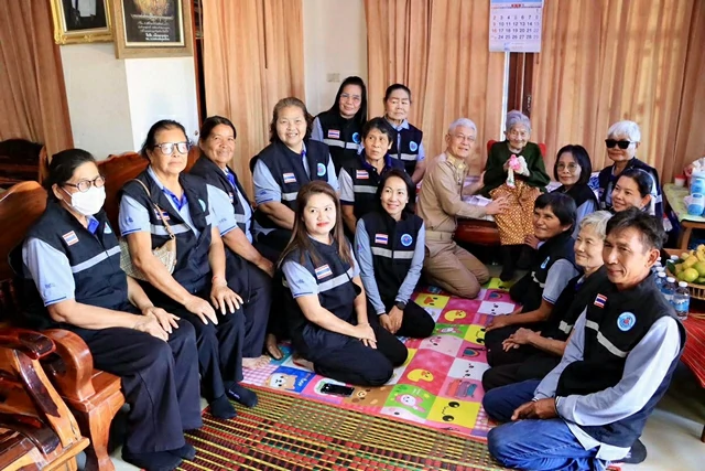 ร้อยเอ็ด…เทศบาลเมืองร้อยเอ็ดออกเยี่ยมผู้สูงวัย 90 ปีขึ้นไปกับ“โครงการสวัสดีประชากรอาวุโส” ประจำเดือน ธันวาคม 2568