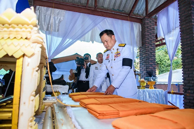 ร้อยเอ็ด…จังหวัดร้อยเอ็ด จัดพิธีพระราชทานเพลิงศพทหารกล้า “จ.ส.อ. ศตวรรษ สุจริต” อย่างสมเกียรติ มท.1 ประธานฯ