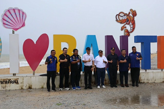 นราธิวาส-ผู้ว่าฯนราธิวาส ลุยสำรวจแหล่งท่องเที่ยว เตรียมจัดระเบียบ ยกระดับภาพลักษณ์จังหวัด ดึงนักท่องเที่ยว รับเทศกาล ส่งท้ายปีเก่าต้อนรับปีใหม่ กระตุ้นเศรษฐกิจเมืองชายแดน