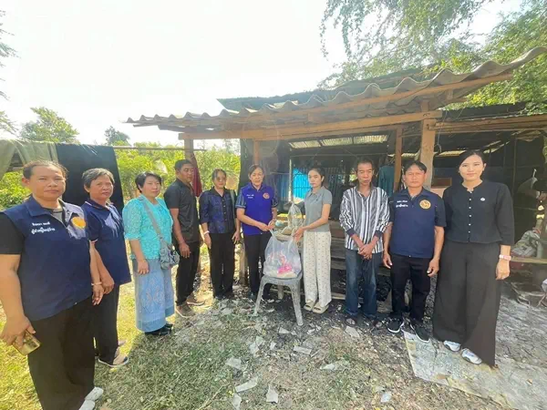 ลพบุรี ห้างศรีสุวรรณ2 ลำนารายณ์ และร้านกิจนิยมโคกสำโรง ศิษย์ครูเล้าบ้านโป่ง ร่วมมอบลูกไก่พันธุ์เนื้อเพื่อมอบต่อชาวบ้านตามเศรษฐกิจพอเพียงอาหารในครัวเรือนตามรอยพ่อหลวง