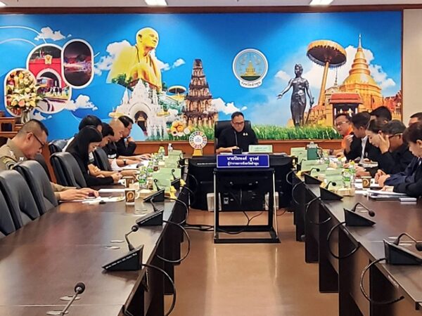 ลำพูน – จังหวัดลำพูน สรุปผลการปฏิบัติงานป้องกันและลดอุบัติเหตุทางถนนช่วงเทศกาลปีใหม่วันสุดท้าย พร้อมเตรียมถอดบทเรียนด้านการสร้างความปลอดภัยทางถนนต่อเนื่อง เป้าหมายลดการเกิดอุบัติเหตุบนท้องถนน