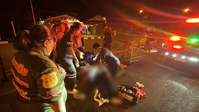 นครนายก คลิปวงจรปิด รถเก๋งเฉี่ยวชน คนงานชาวพม่าขณะขับรถจักรยานยนต์ข้ามถนนดับ