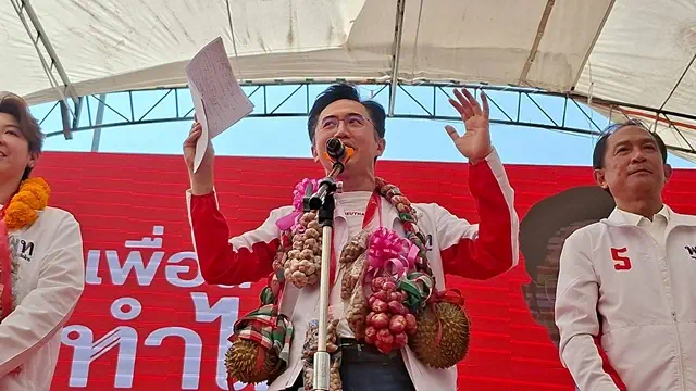 อุตรดิตถ์/ดร.เชน”แคนดิเดตนายกรัฐมนตรีพรรคเพื่อไทย ลงพื้นที่รับพวงมาลัยหลงหลิน ปชช.นับหมื่นต้อนรับ