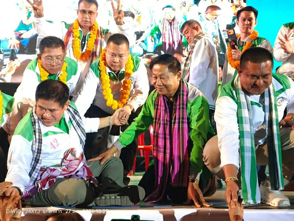 มุกดาหาร-แตก! “ธรรมนัส” ขนทัพกล้าธรรมปราศรัยใหญ่คนทะลักหน้าศาลากลาง ลั่นพร้อมนั่งเก้าอี้ รมว.กลาโหม หากได้เป็นรัฐบาล