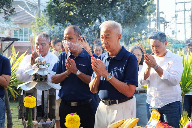 ปทุมธานี ชุมชนหมู่บ้านแหวนยอด 3 จัดพิธีทำบุญรับศักราชใหม่ เสริมสิริมงคล สร้างขวัญกำลังใจผู้อยู่อาศัย