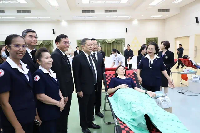 ปทุมธานี ร่วมบริจาคโลหิต ถวายเป็นพระราชกุศล สมเด็จพระนางเจ้าสิริกิติ์ฯ ครบ 100 วัน