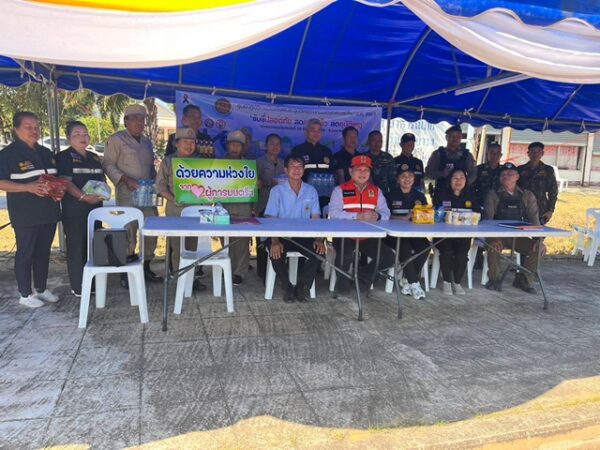 กาฬสินธุ์ผู้การมนตรี-ผกก.สภ.เขาวงตรวจเยี่ยมมอบของจุดบริการประชาชนช่วงเทศกาลปีใหม่ 2569