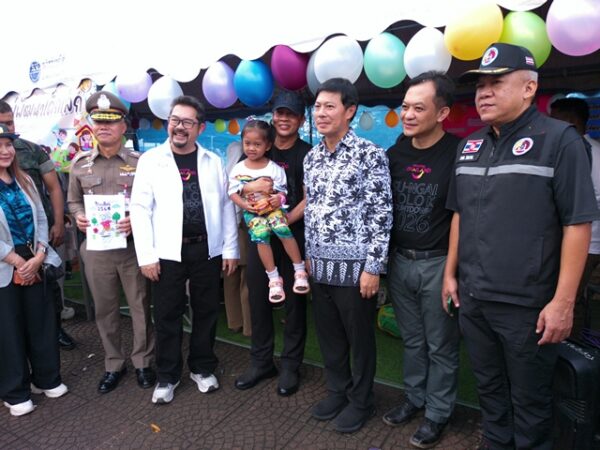 นราธิวาส-นายกฯโป่งธนาวิทย์ จัดหนักและใส่ใจ มอบความรัก พี่น้องชาวเมืองนราฯปลื้มนำลูกหลานร่วมงานวันเด็กแห่งชาติ 69 อย่างคึกคัก”รักชาติไทย ใส่ใจโลก”