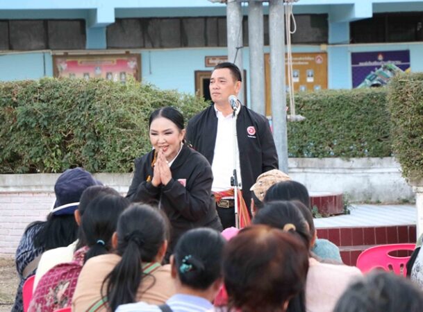 กาฬสินธุ์ ชูนโยบายแช่แข็งหนี้ แอสป้าแม่ทัพอีสาน-วิไลพร โอกาสใหม่เดินสายขอคะแนน ชาวตำบลคำบงปลุกพลังเปลี่ยน สส.เขต 5