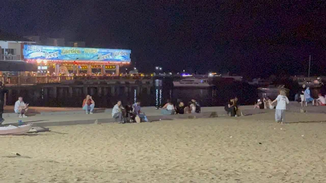 ชลบุรี-หนุ่มเร่ร่อนอารมณ์เปลี่ยว นอนชักจ้าวโลก ท่ามกลางบรรยากาศเสียงคลื่นและหาดทราย