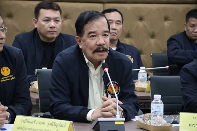 สว.สายทหาร ร้อง แม่ทัพภาค 4 ตรวจสอบ การ ไม่จ่าย เบี้ยเลี้ยงทหารพราน และ จำกัด น้ำมัน จนไม่มีการ ลาดตระเวน จริงหรือไม่ หวั่นกระทบความไม่สงบในพื้นที่