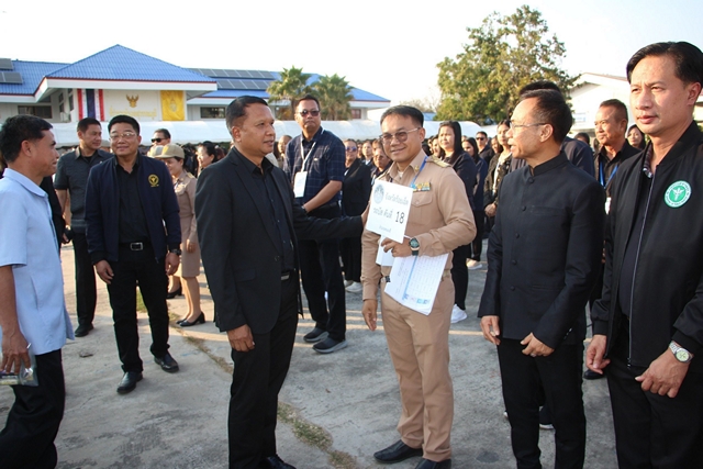 ร้อยเอ็ด…ชาวจังหวัดร้อยเอ็ด เดินทางเข้ากราบถวายบังคมพระบรมศพ สมเด็จพระบรมราชชนนีพันปีหลวง ครั้งที่ 4