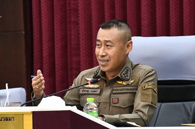 รอง ผบ.ตร. ชื่นชมตำรวจจราจร สภ.น้ำพอง ใช้คำพูดดึงสติ ช่วยผู้คิดสั้นเปลี่ยนใจจนปลอดภัย และตำรวจจราจรโครงการพระราชดำริ เดินหน้าต่อเนื่องในการนำส่งหัวใจดวกแรกของปีนี้ รวมทั้งนำทางส่งทหารกล้าจากแนวหน้าส่งโรงพยาบาลอย่างปลอดภัย