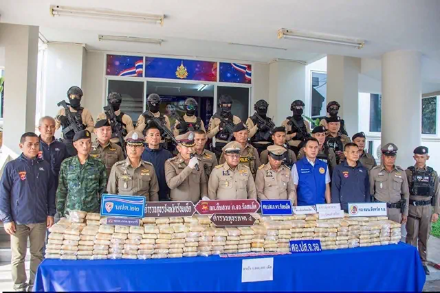 ร้อยเอ็ด-ชุดปส.ตำรวจภูธรจังหวัดร้อยเอ็ด บูรณาการร่วมฝ่ายปกครอง ทหาร สกัดจับนักค้ายาบ้า ยึดของกลางกว่า 2 ล้านเม็ด