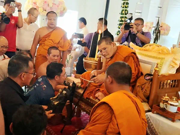 สุโขทัย หลวงปู่ศิลาเมตตาเป็นประธานฝ่ายสงฆ์งานปิดทองฝังลูกนิมิตวัดพลายชุมพลคอหวยไม่พลายเลขขันน้ำมนต์