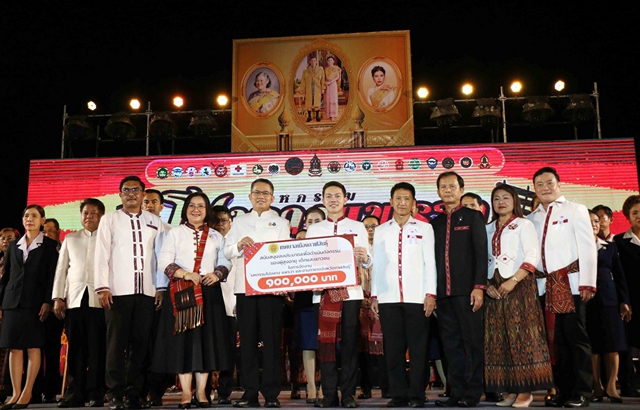 กาฬสินธุ์ เริ่มแล้ว! มหกรรมโปงลาง แพรวา และงานกาชาด บรรเลงโปงลาง 233 ผืนเปิดงาน กระตุ้นเศรษฐกิจ ส่งเสริมการท่องเที่ยว