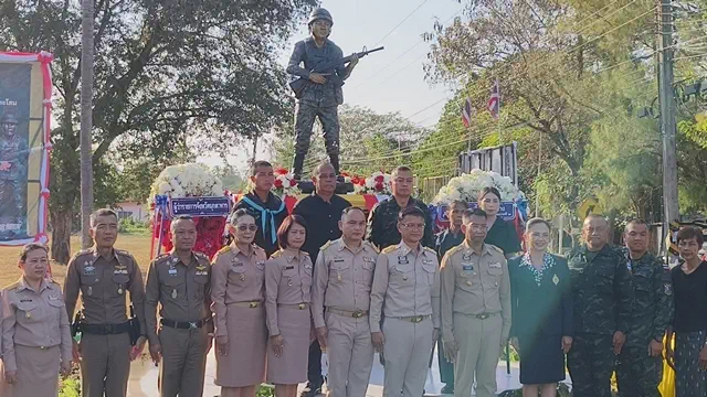 มุกดาหาร -เชิดชูวีรบุรุษชายแดน! เปิดอนุสาวรีย์ ‘พลตรี ธวัชชัย บุสภา’ ผู้สละชีพเพื่อปกป้องแผ่นดินไทย ครอบครัวสุดตื้นตันสืบสานปณิธานทหารกล้า