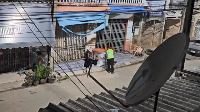 สงขลา-จนท.เทศบาลนครหาดใหญ่ เร่งออกพ่นหมอกควัน ฆ่ายุงลาย ป้องกันโรคไข้เลือดออก