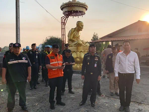 ลำปาง-ศบภ.มทบ.32 เร่งช่วยเหลือไฟไหม้วัดกลางเมืองลำปาง กุฏิไม้โบราณกว่า 100 ปีเสียหาย