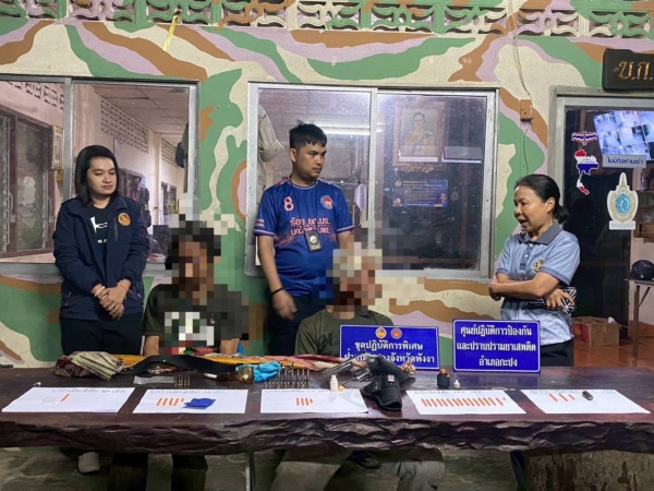 พังงา-ชุดปฏิบัติการพิเศษฝ่ายปกครอง “เอราวัณ”บุกจับเอเย่นชายเฒ่าวัย62 หัวใส่ใช้ขนำบังหน้าค้ายายึดอาวุธปืน-เถือนพร้อมเครื่องกระสุนจำนวนมากและยาบ้ากว่า267 เม็ด