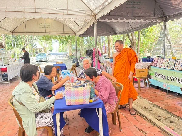 ปทุมธานี“คึกคักเปิดแล้ว”ตลาดกลางวันวัดสิงห์ สามโคก ช้อปฟิน กินเพลิน ยกขบวนของอร่อยกว่า 30 ร้านค้า