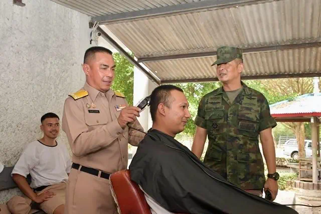 “ฝึก กิน อยู่ หลับ นอน เราพร้อมดูแลเต็มที่” ให้ “น้องเล็กคนใหม่ของกองทัพเรือจากภาคใต้” ที่เข้ารายงานตัว ณ ศูนย์ฝึกทหารใหม่ กรมยุทธศึกษาทหารเรือ //หล่อหลอมกาย ใจ รับใช้ชาติ//