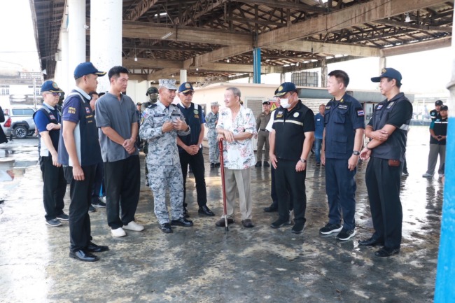 ทัพเรือภาคที่ 1 บูรณาการร่วมกับ ศรชล.ภาค 1 ลงพื้นที่ตรวจเข้ม ท่าเรือใน อ.คลองใหญ่ จังหวัดตราด เพื่อป้องกัน และป้องปรามการกระทำผิดกฏหมาย