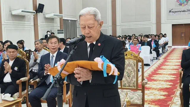 สมาคมผู้ปกครอง ครู และศิษย์เก่า รร.สวนกุหลาบวิทยาลัยชลบุรีจัดงานทอดผ้าป่าเพื่อการศึกษา เพื่อพัฒนาคุณภาพการศึกษา